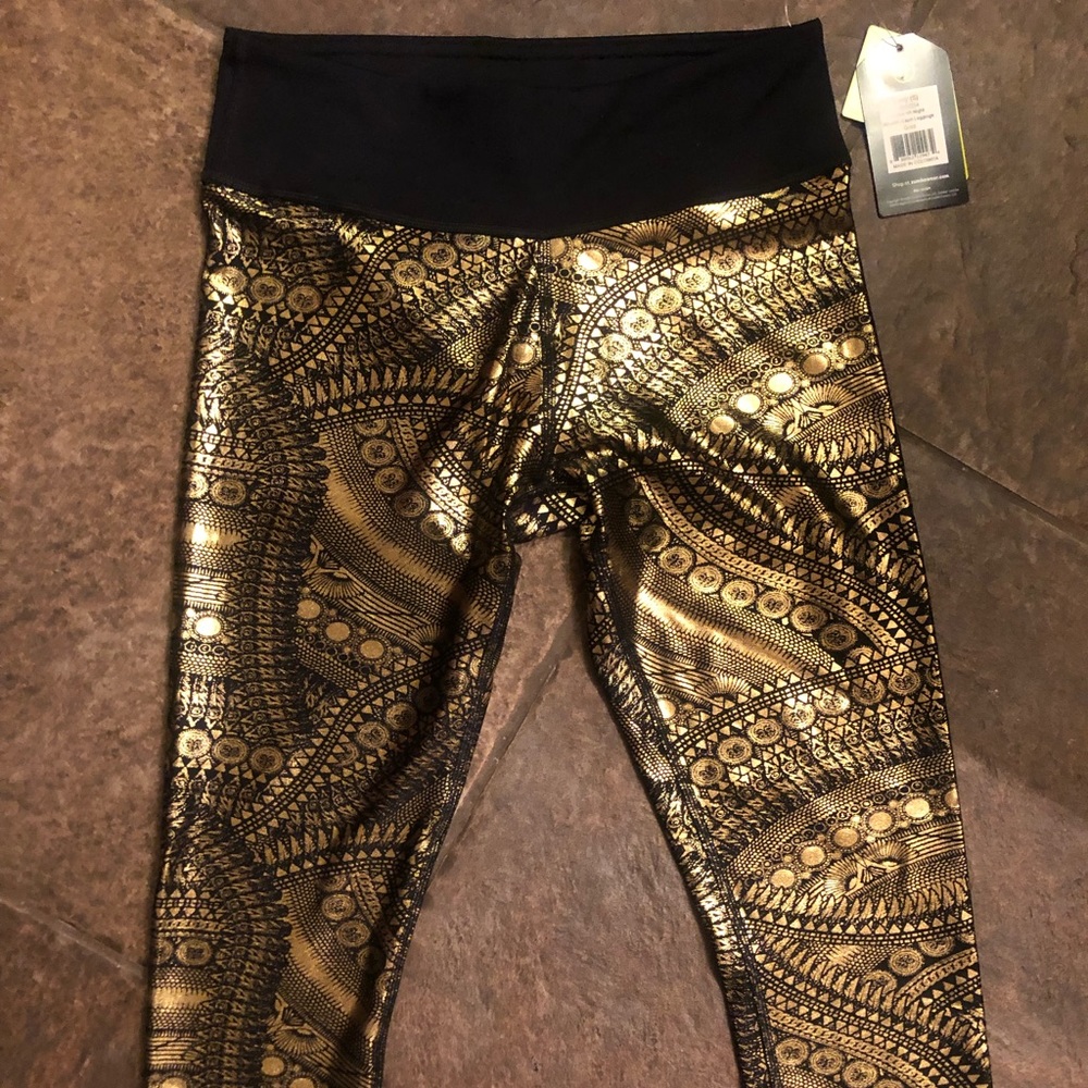 Zumba capri leggings size S